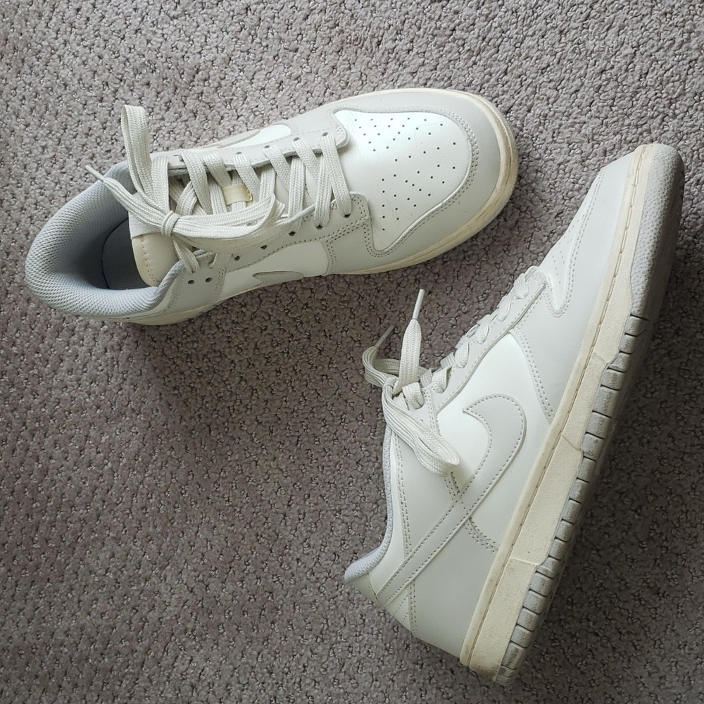 Nike Dunks Low cream size 9.5